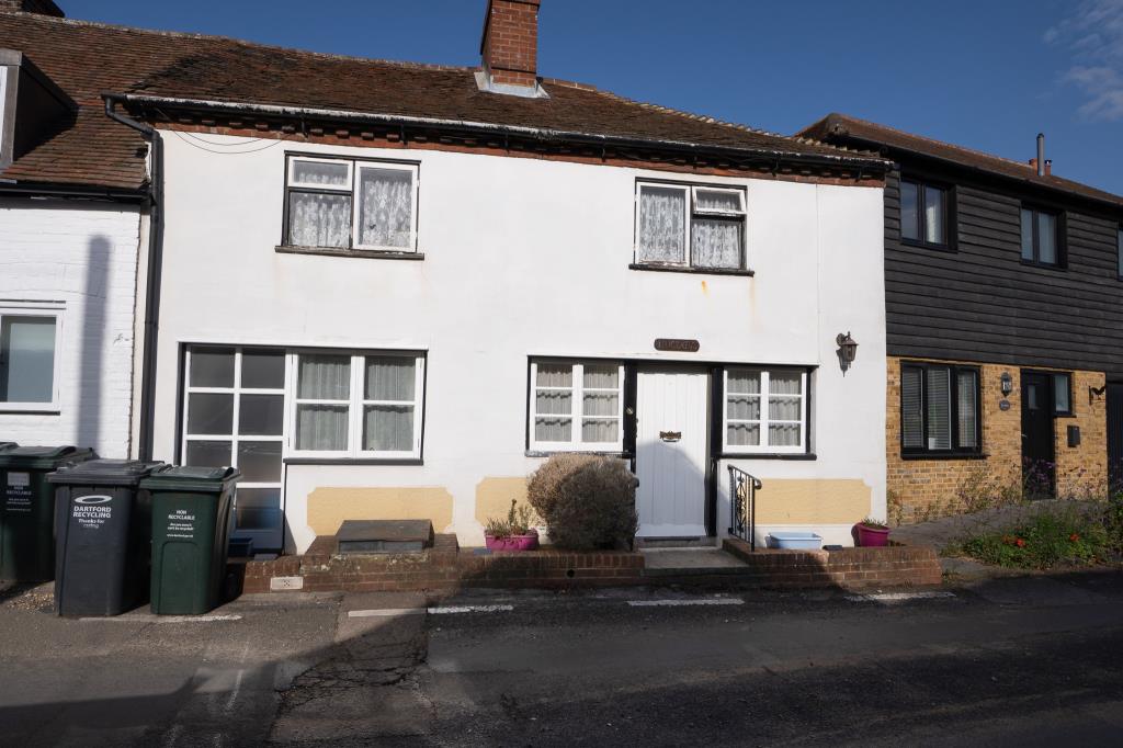 Lot: 55 - PERIOD COTTAGE FOR COMPLETION - Front of end of terrace period house